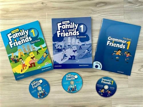 Симмонс Наоми "Family and Friends 1: Class Book (+ CD-ROM)"